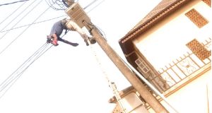 Lagos electrician ELECTROCUTED Electrician ELECTROCUTED to de.ath
