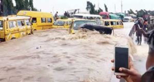 FG warns of five-day flooding in 19 states FG warns of five-day flooding in 19 states