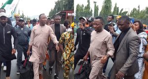 Police threaten to handcuff Sowore over statement refusal Police threaten to handcuff Sowore over statement refusal