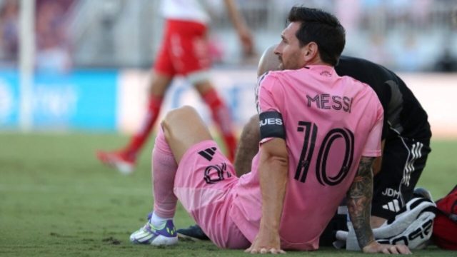 Messi out indefinitely with 'minor muscle injury' Messi out indefinitely with 'minor muscle injury'