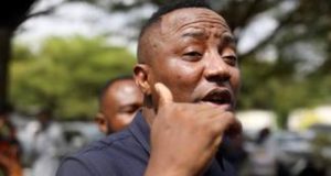 Police reportedly break Sowore’s right hand in detention Police reportedly break Sowore’s right hand in detention