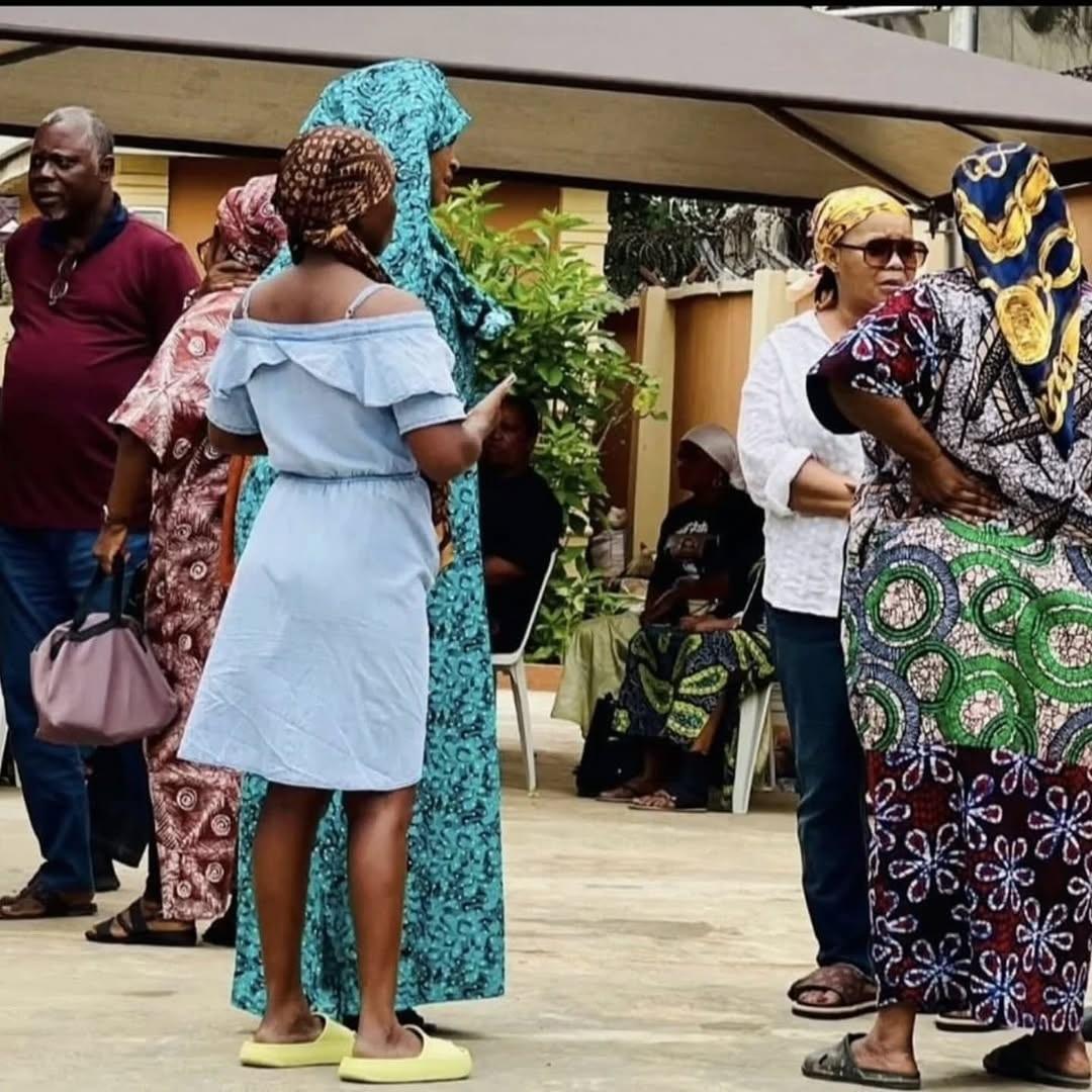 Yoruba actors and actresses rally round Peju Ogunmola at her residence