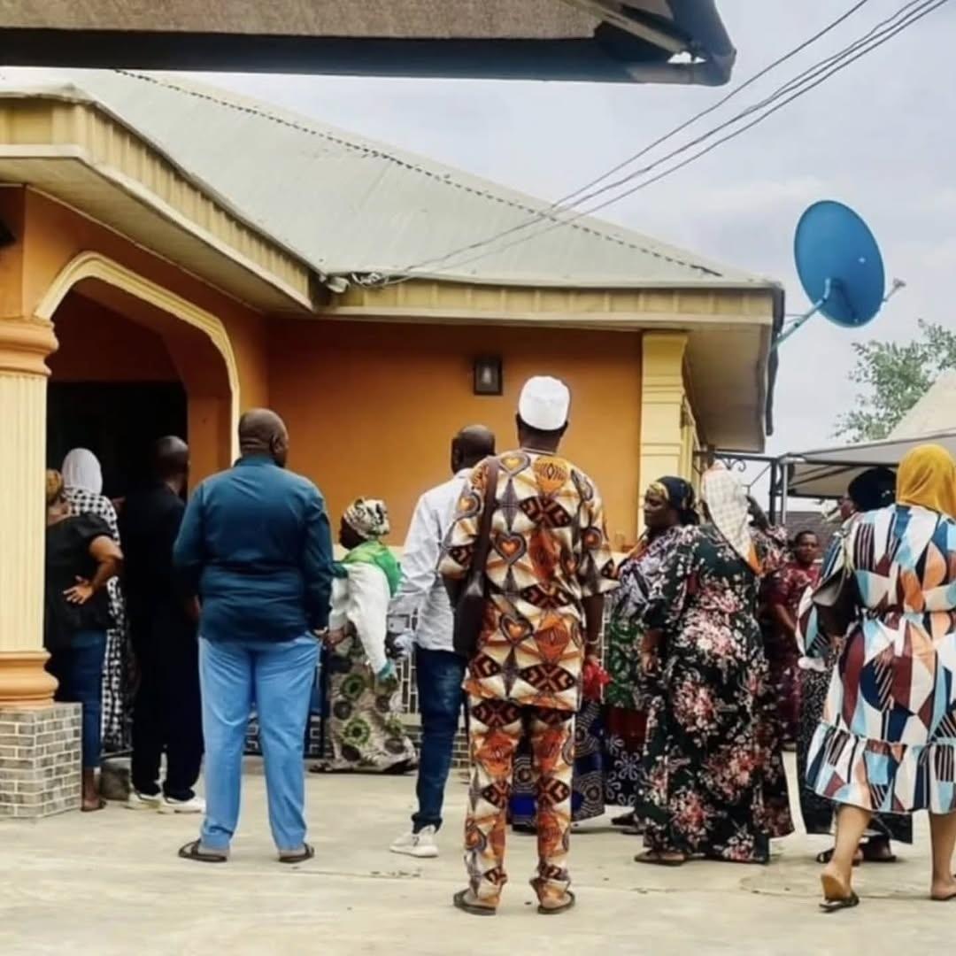 Yoruba actors and actresses rally round Peju Ogunmola at her residence