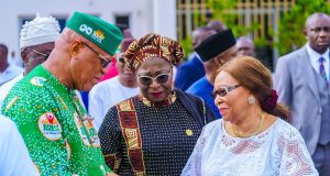 Gov Umo Eno gifts new SUVs to former Akwa Ibom deputy governors Gov Umo Eno gifts luxury SUVs to former Akwa Ibom deputy governors
