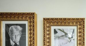 Trump replaces Biden’s photo frame with auto open image Trump replaces Biden's photo frame with auto open image