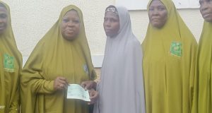 Cleaner who returned N4.8m rewarded with N2.5m Cleaner who returned N4.8m rewarded with N2.5m