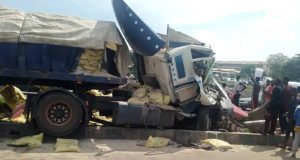 Dangote truck reportedly crushes entire family to de.ath in Enugu Dangote truck crushes people to d8ath in Enugu