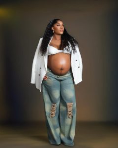 Lucy Edet shares maternity photos 