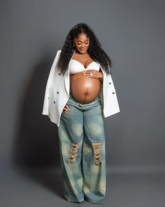 Lucy Edet shares maternity photos 