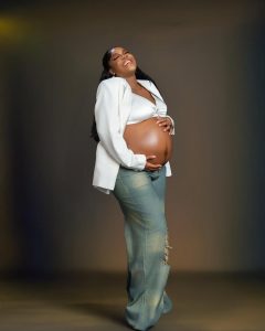 Lucy Edet shares maternity photos 