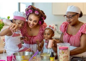 Rosy Meurer shares photos of her kids & grandma baking 