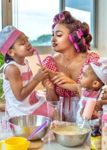Rosy Meurer shares photos of her kids & grandma baking 