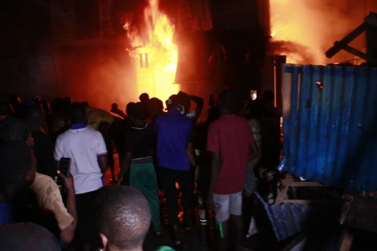 Fire razes Lagos Island Plaza 1 Fire razes Lagos Island Plaza