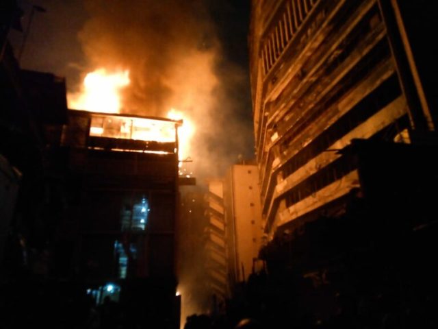 Fire razes Lagos Island Plaza Fire razes Lagos Island Plaza