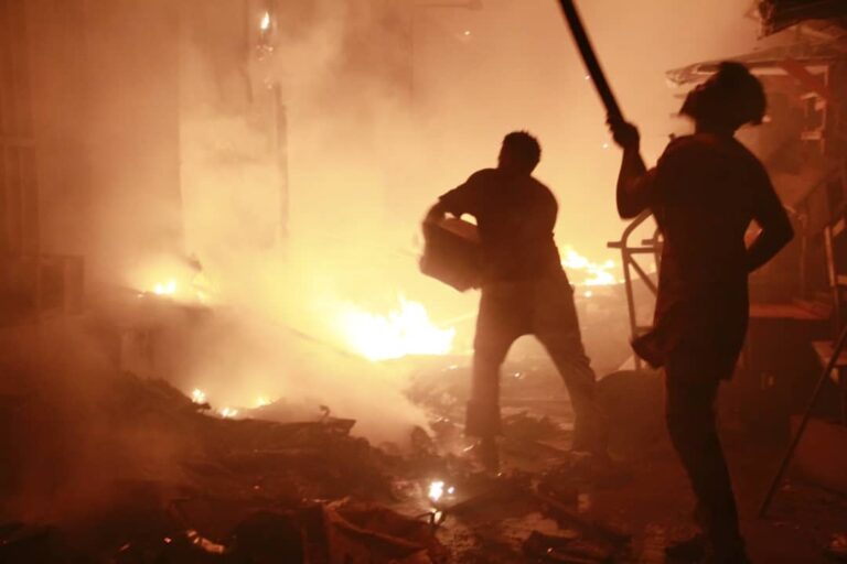 Fire razes Lagos Island Plaza 2 Fire razes Lagos Island Plaza