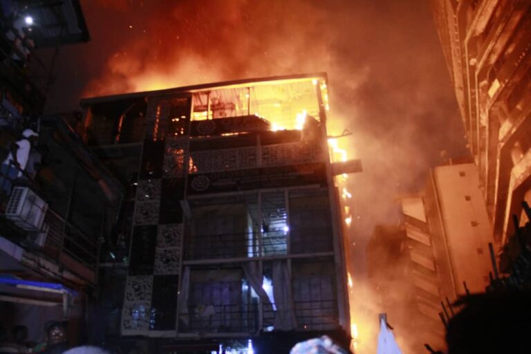 Fire razes Lagos Island Plaza 4 Fire razes Lagos Island Plaza