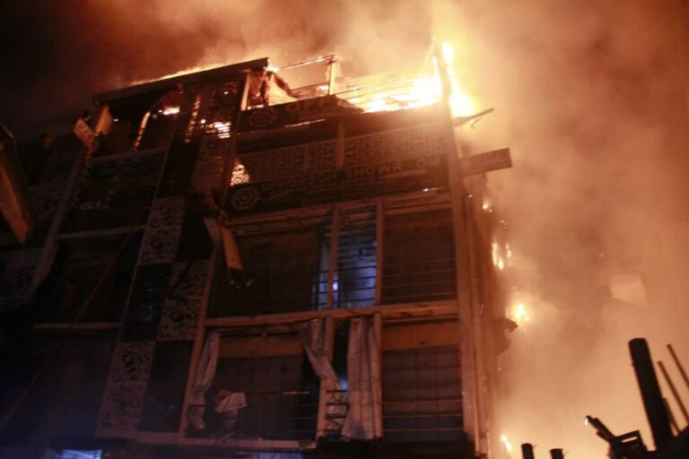 Fire razes Lagos Island Plaza 3 Fire razes Lagos Island Plaza