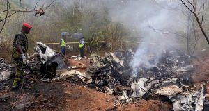 11 k!lled as tourist plane crashes in Kenya 11 k!lled as tourist plane crashes in Kenya