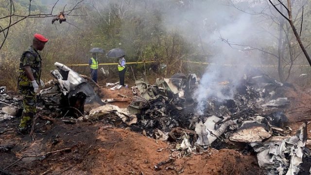11 k!lled as tourist plane crashes in Kenya 11 k!lled as tourist plane crashes in Kenya