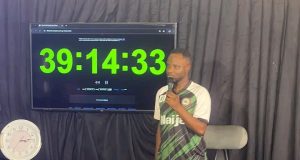 Deeone kickstarts 40-hour stand up comedy marathon to break GWR Deeone kickstarts 40-hour stand up comedy marathon to break GWR
