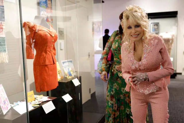 Dolly Parton's furious response after sister asks for prayers