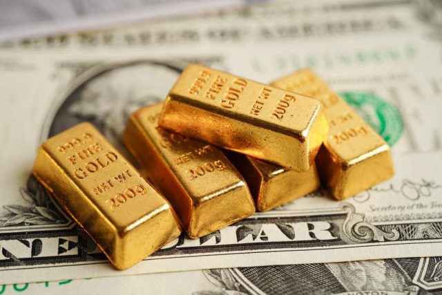 Gold hits record as US government shuts down