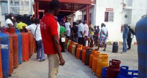 Households suffer as cooking gas shortage worsens, rises to N25,000 Households suffer as cooking gas shortage worsens, rises to N25,000