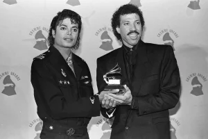 Lionel Richie says Michael Jackson was nicknamed 'smelly' for poor hygiene