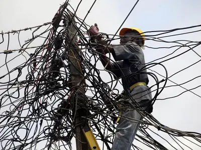 Man electrocuted while reconnecting power cable Man electrocuted while reconnecting power cable