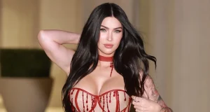 Megan Fox opens up about postpartum struggles Megan Fox opens up about postpartum struggles