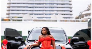 Lizzy Gold buys a Land Cruiser Lizzy Gold acquires Toyota land cruiser