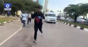 Security forces fire shots at #FreeNnamdiKanuNow protesters Security forces fire shots at #FreeNnamdiKanuNow Protesters in Abuja