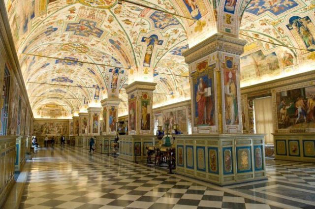 Vatican 'grants request for Muslim prayer room'