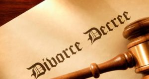 Woman collapses after husband insists on divorce Woman collapses after husband insists on divorce