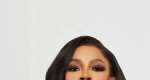 Toke Makinwa slams troll over women’s dating choice Toke Makinwa slams troll who criticized women's dating choices