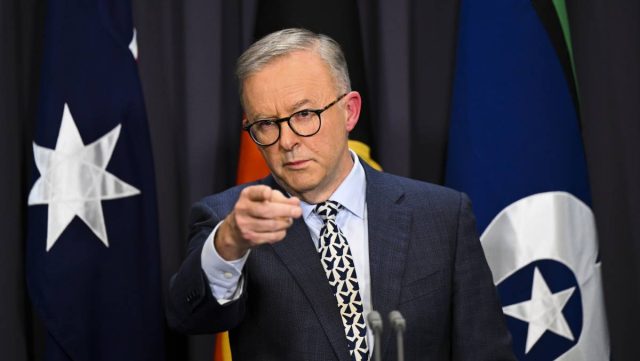 Australia bans social media use for Under-16s Australia bans social media use for Under-16s