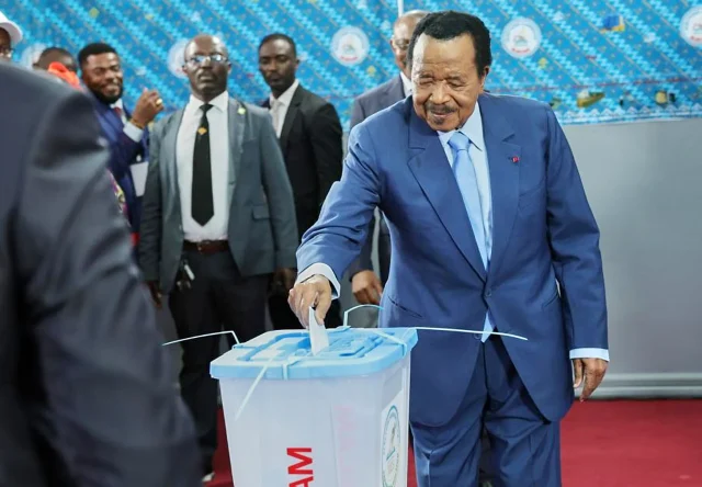 Cameroon's Biya sworn in for EIGHTH term @ 92