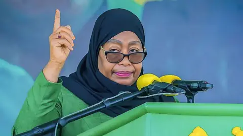 Tanzanian president sworn in Tanzanian president sworn in
