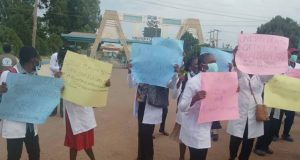 UNIJOS dental students protest against 10 years without graduation UNIJOS dental students protest against 10 years without graduation