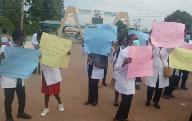 UNIJOS dental students protest against 10 years without graduation UNIJOS dental students protest against 10 years without graduation