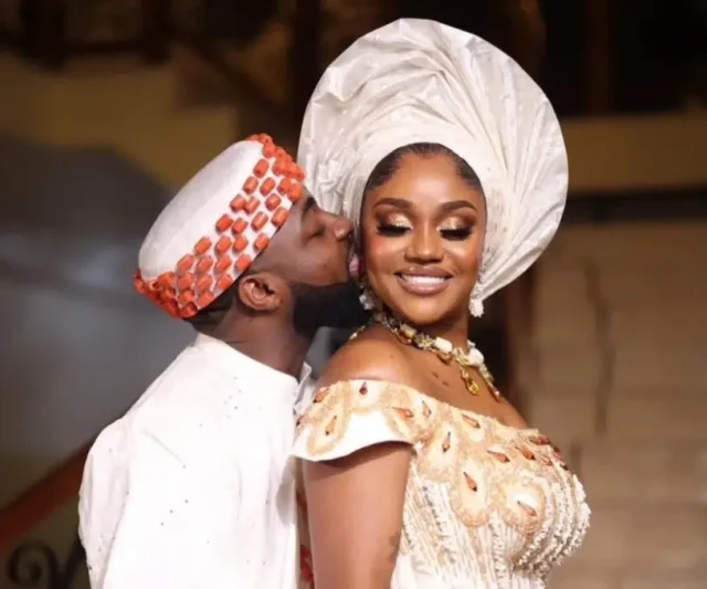 Chioma reacts to Davido's romantic note and bouquet to her