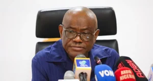 Wike bans use of phones for Abuja Land workers Wike bans use of phones for Abuja Land workers