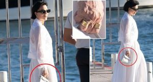 Kris Jenner’s wrinkly hands revealed Kris Jenner's wrinkly hands revealed