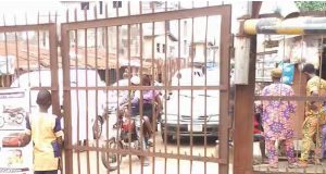 Lagos orders street gates open from 5am to 11pm Lagos orders street gates open from 5am to 11pm