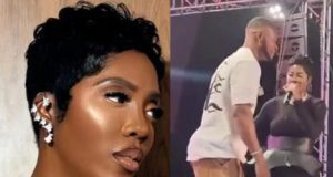 Tiwa Savage gifts fan $1,000 on stage Tiwa Savage gifts fan $1,000 on stage