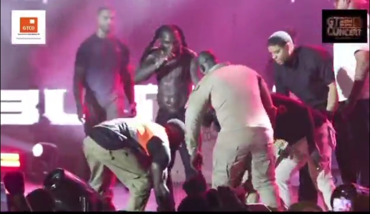 Burna Boy hails fan who jumped on stage to give him money 