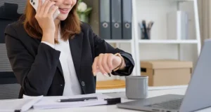 Worker FIRED from her job for turning up 40 minutes early Worker FIRED from her job for turning up 40 minutes early