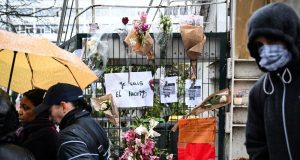Thousands protest in Paris over de.ath of migrant worker Thousands protest in Paris over de.ath of migrant worker