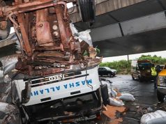 Traffic gridlock as truck overturns on Otedola Bridge Traffic gridlock as truck overturns on Otedola Bridge