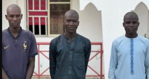 EFCC arrests trio for using ₦500 note as tissue paper EFCC arrests trio for using ₦500 note as tissue paper